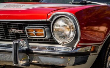 Ford-Maverick-1973-RedWhite-Black-33