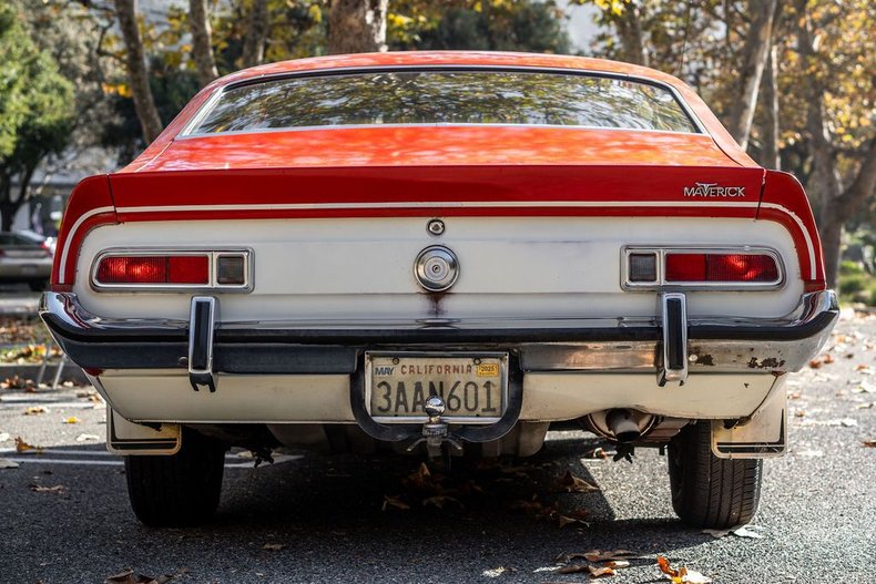 Ford-Maverick-1973-RedWhite-Black-34