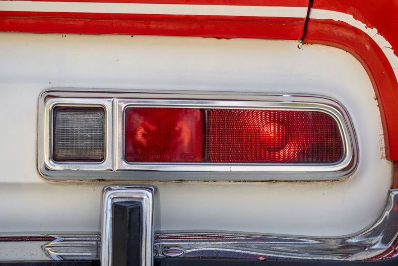 Ford-Maverick-1973-RedWhite-Black-35