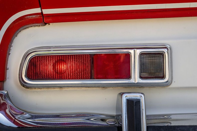Ford-Maverick-1973-RedWhite-Black-36
