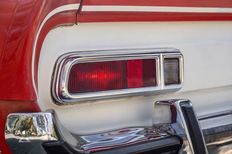 Ford-Maverick-1973-RedWhite-Black-37