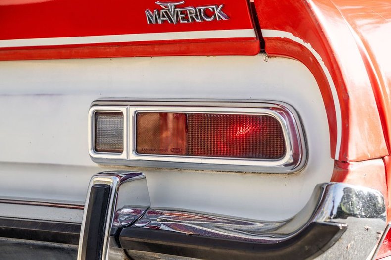 Ford-Maverick-1973-RedWhite-Black-38