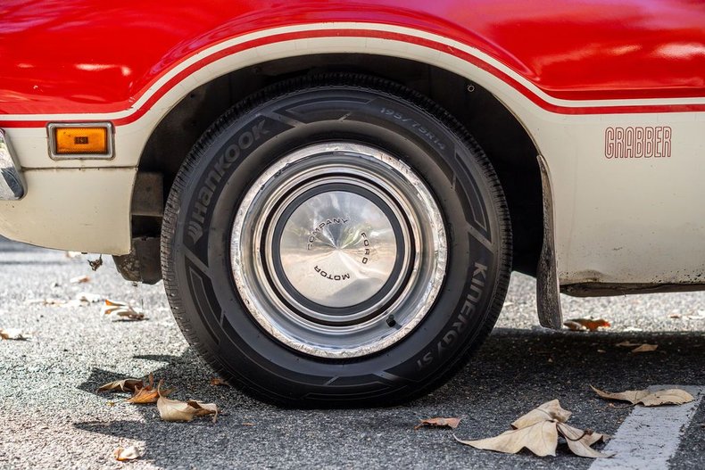 Ford-Maverick-1973-RedWhite-Black-39