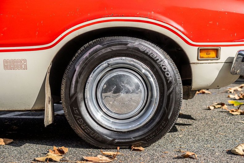 Ford-Maverick-1973-RedWhite-Black-40