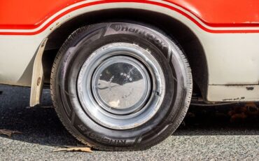 Ford-Maverick-1973-RedWhite-Black-41