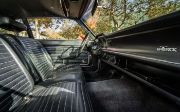 Ford-Maverick-1973-RedWhite-Black-46