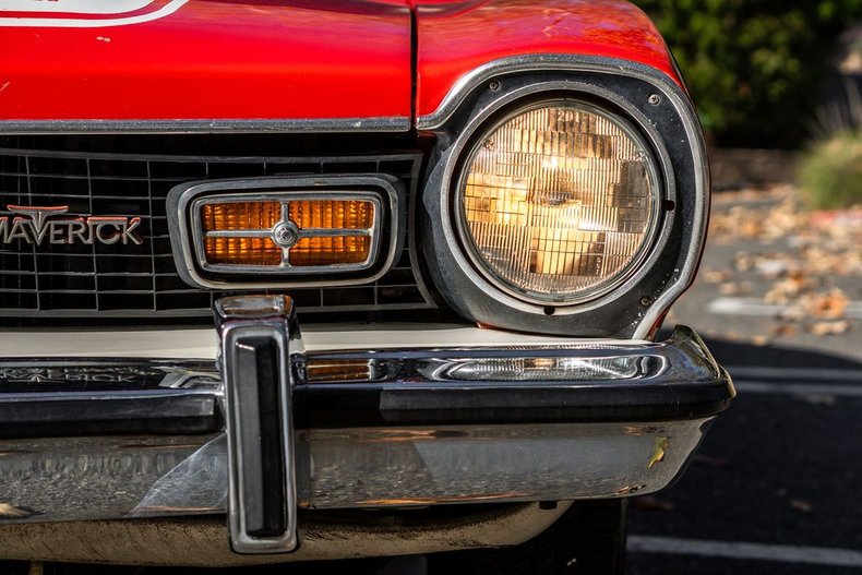 Ford-Maverick-1973-RedWhite-Black-5