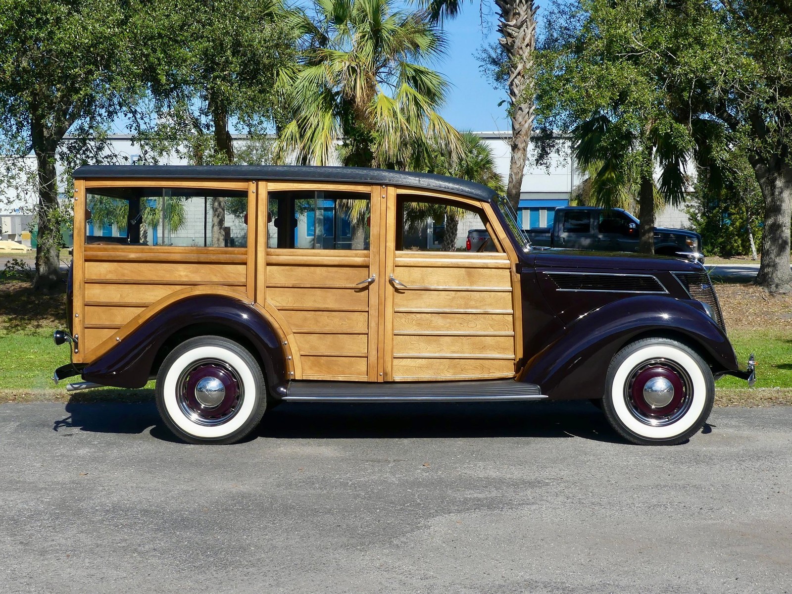 Ford-Model-78-1937-Wagon-2
