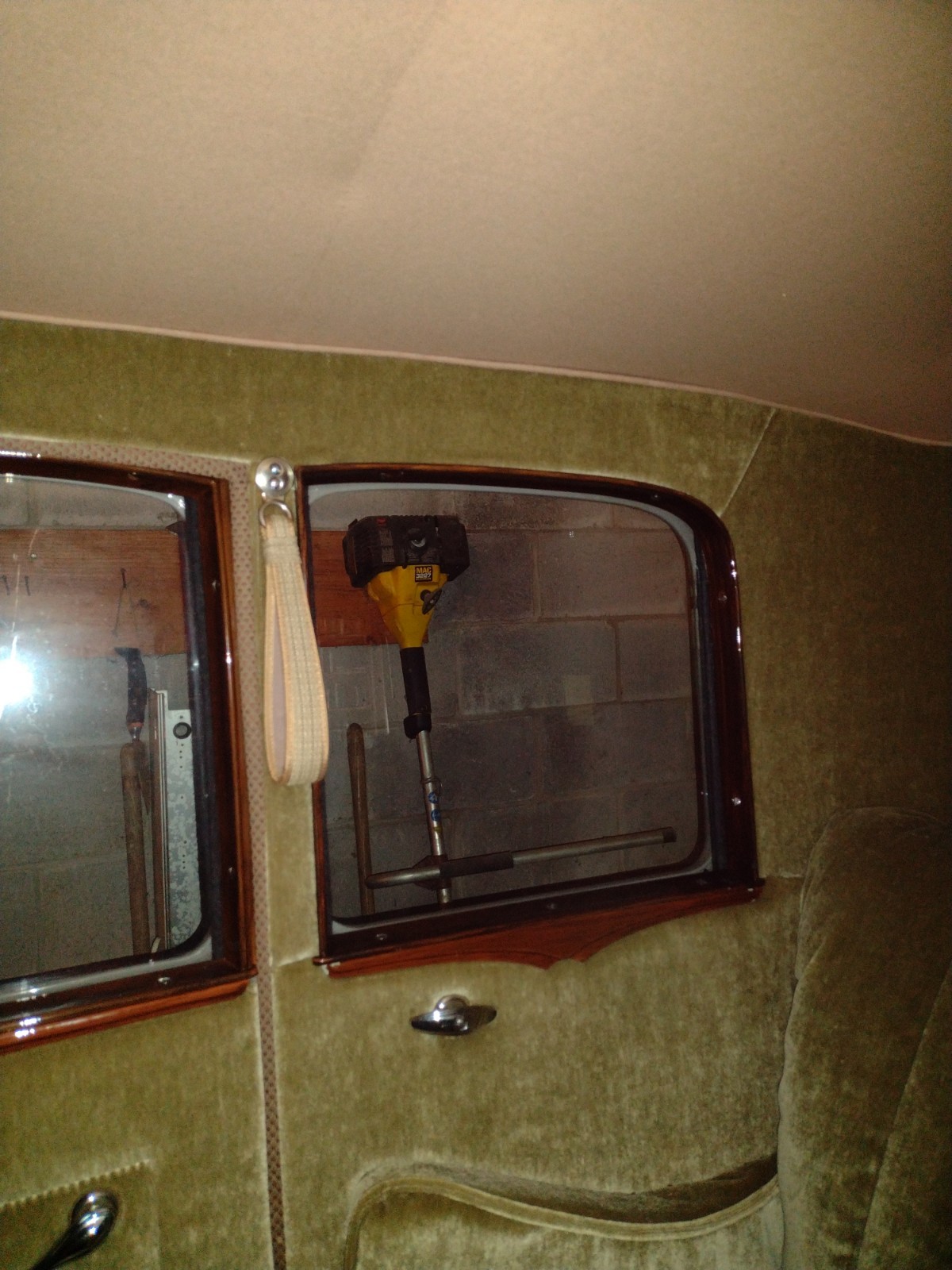 Ford-Model-A-1931-Slant-windshield-fordor-10