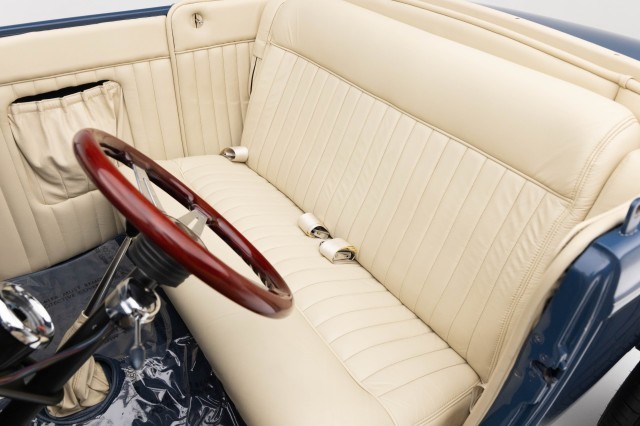 Ford-Model-A-1932-Convertible-3