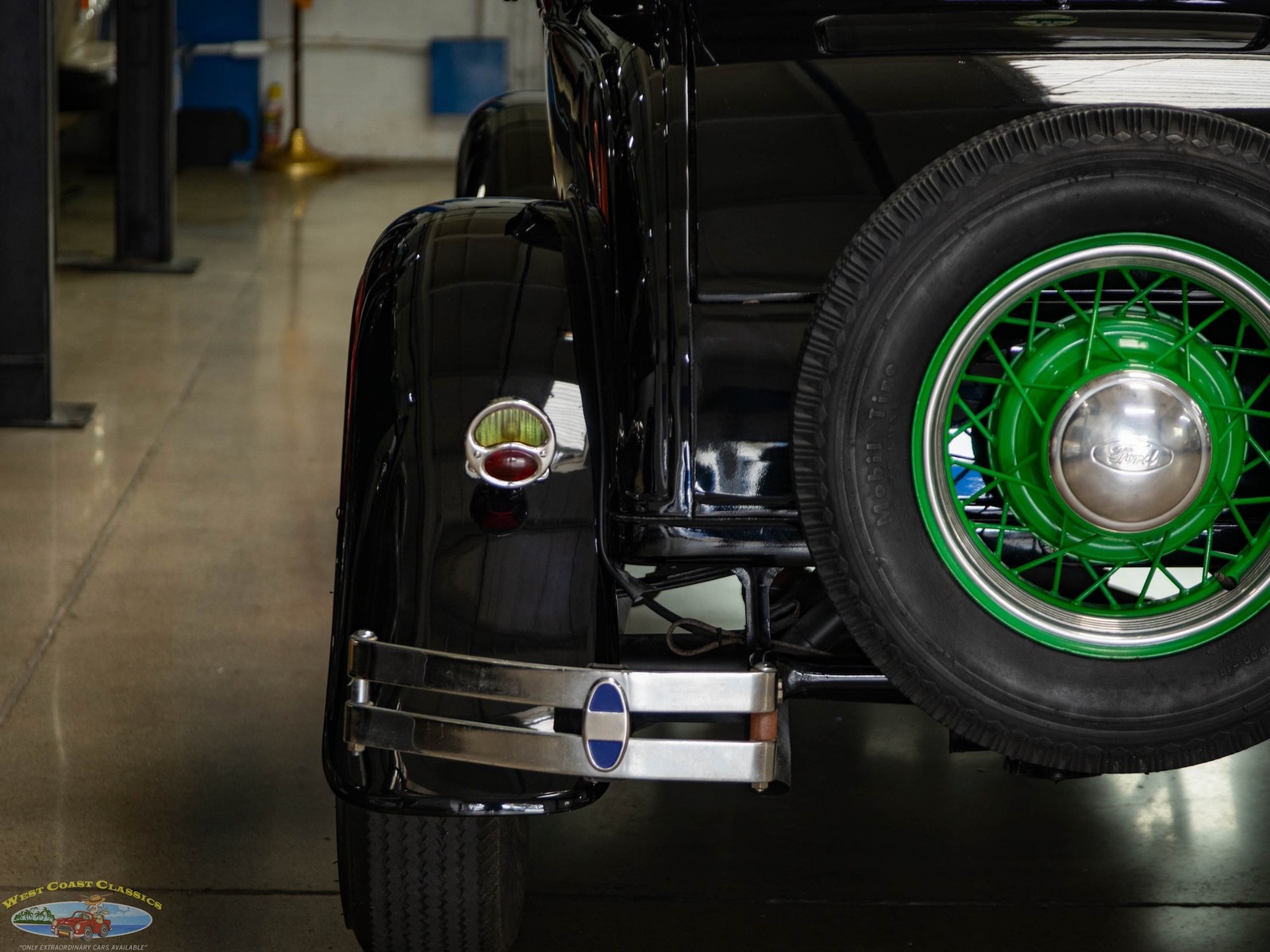 Ford-Model-A-5-Window-1930-2-Door-Coupe-18