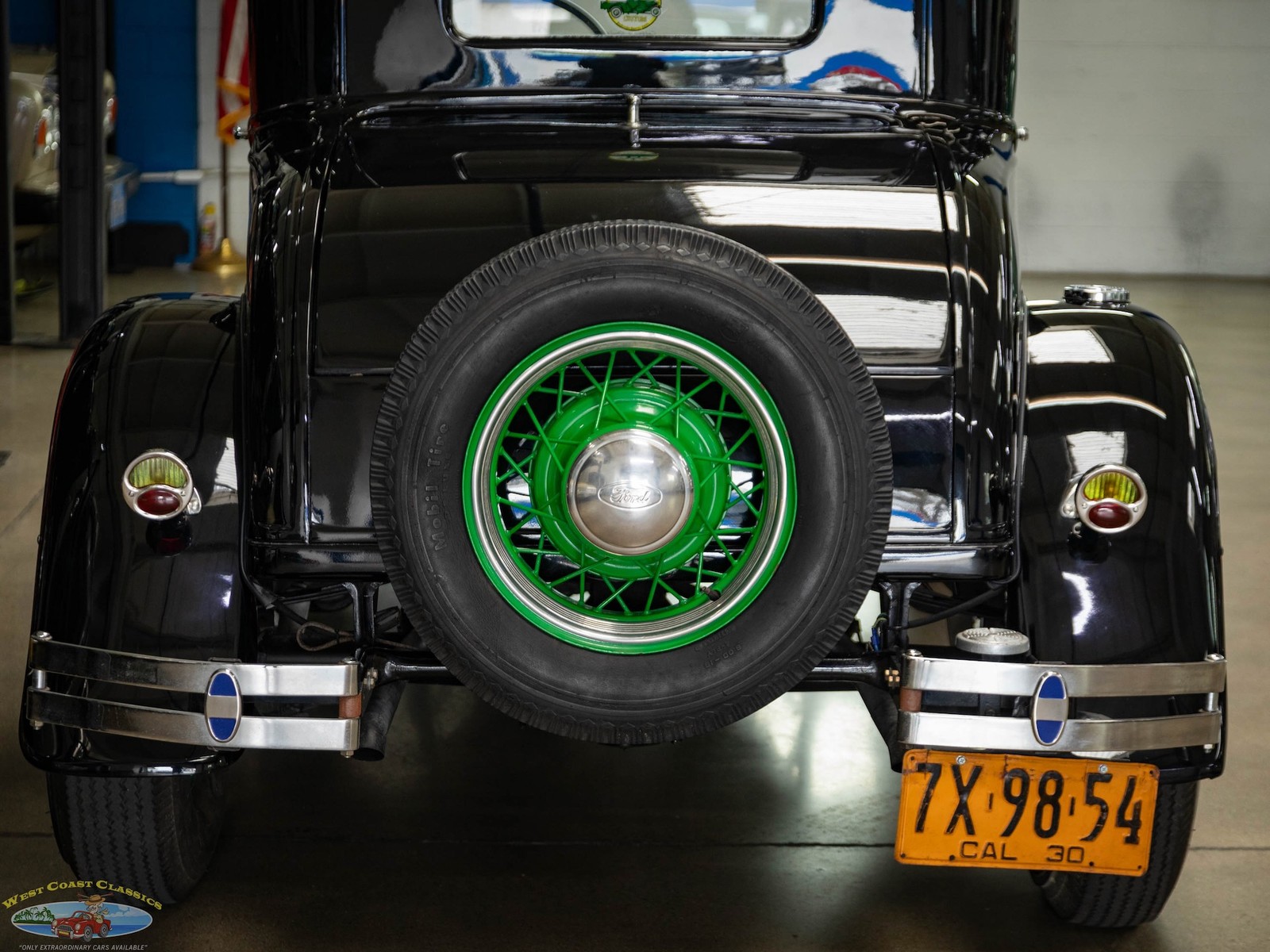 Ford-Model-A-5-Window-1930-2-Door-Coupe-19