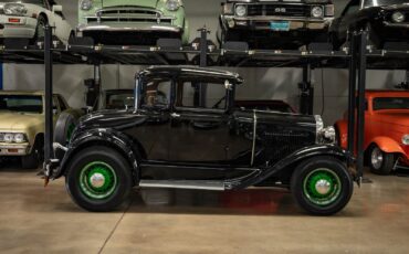 Ford-Model-A-5-Window-1930-2-Door-Coupe-2