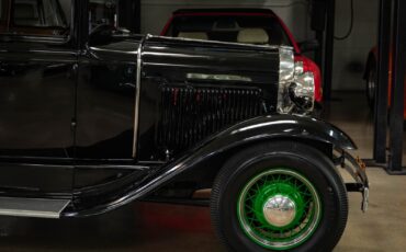 Ford-Model-A-5-Window-1930-2-Door-Coupe-3