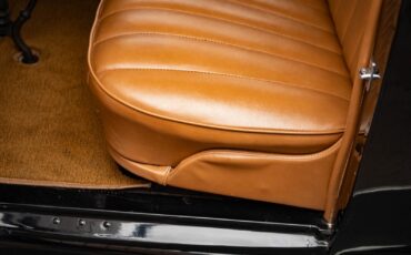 Ford-Model-A-5-Window-1930-2-Door-Coupe-32