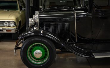 Ford-Model-A-5-Window-1930-2-Door-Coupe-4