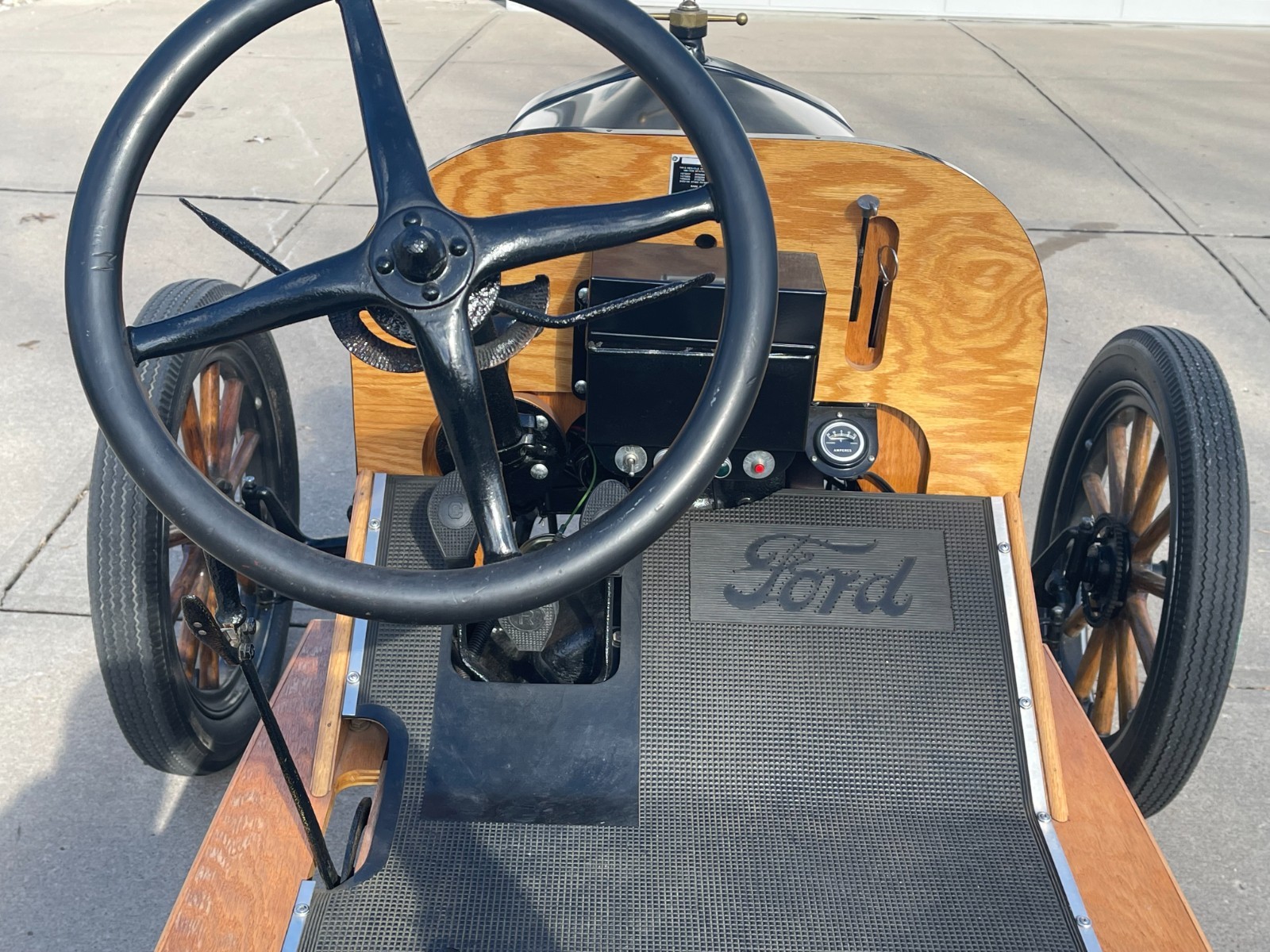 Ford-Model-T-1919-4