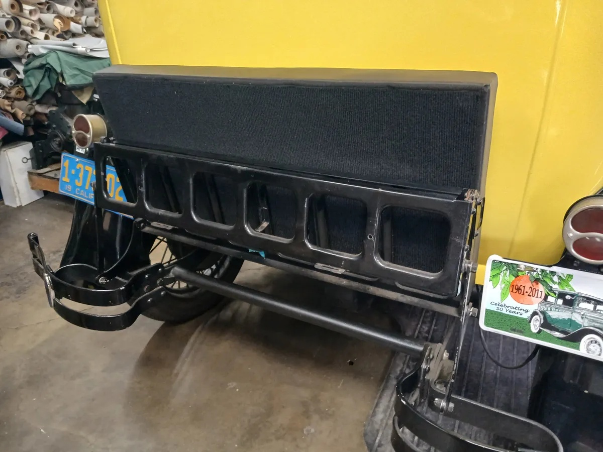 Ford-Model-a-1928-Yellow-Walnut-Brown-13