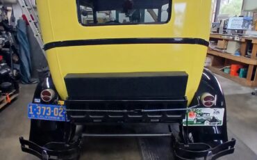 Ford-Model-a-1928-Yellow-Walnut-Brown-2