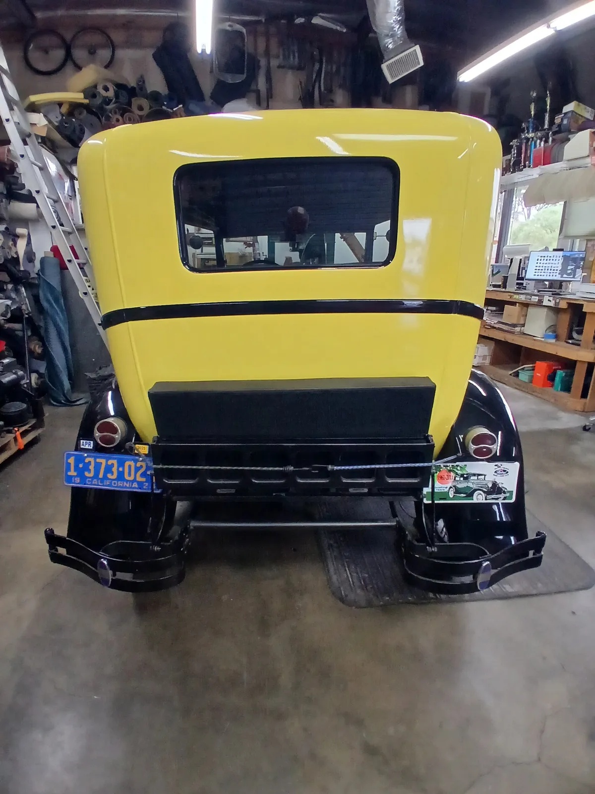 Ford-Model-a-1928-Yellow-Walnut-Brown-2