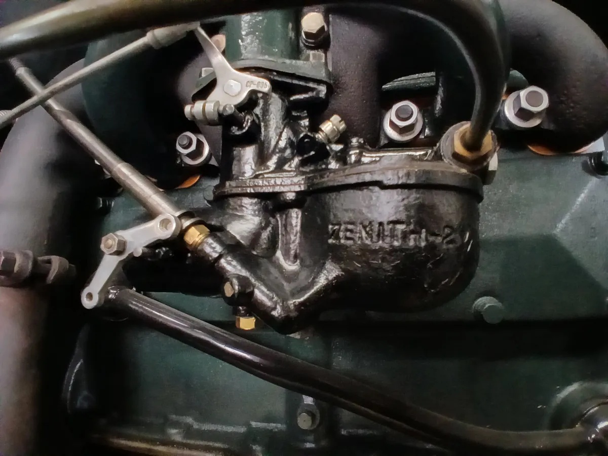 Ford-Model-a-1928-Yellow-Walnut-Brown-4