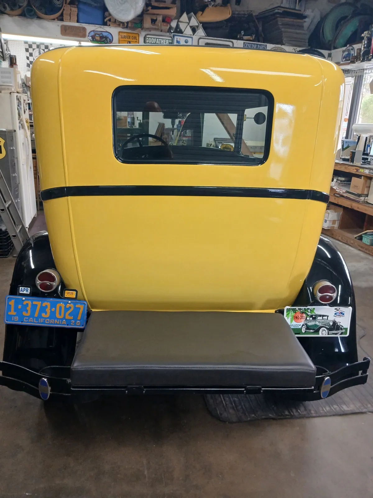 Ford-Model-a-1928-Yellow-Walnut-Brown-8