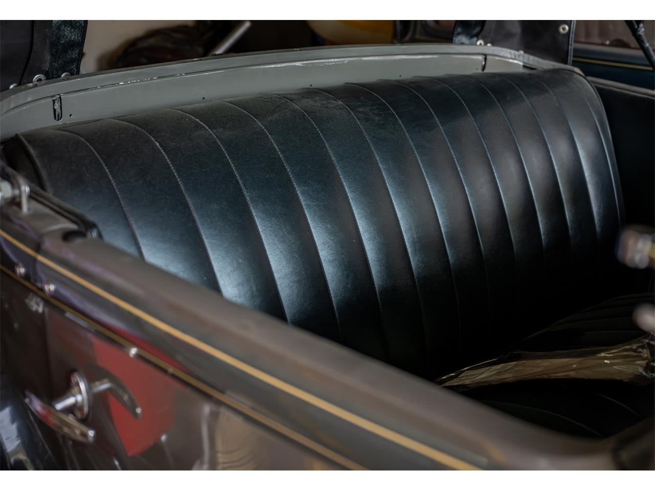 Ford-Model-a-1931-Gray-Black-18