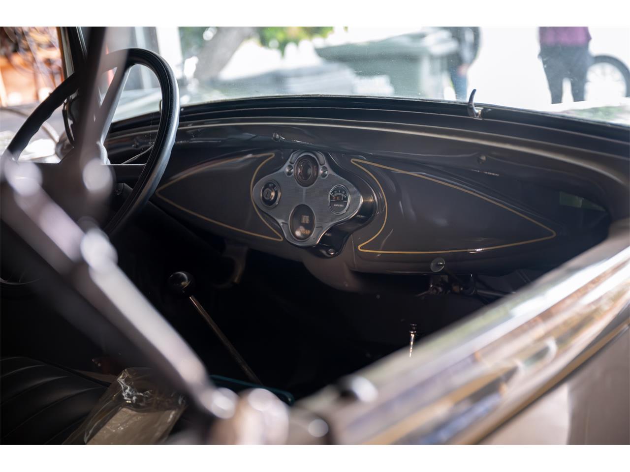 Ford-Model-a-1931-Gray-Black-3