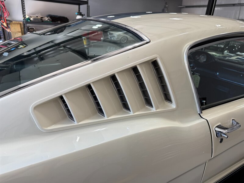 Ford-Mustang-1965-Black-Black-21