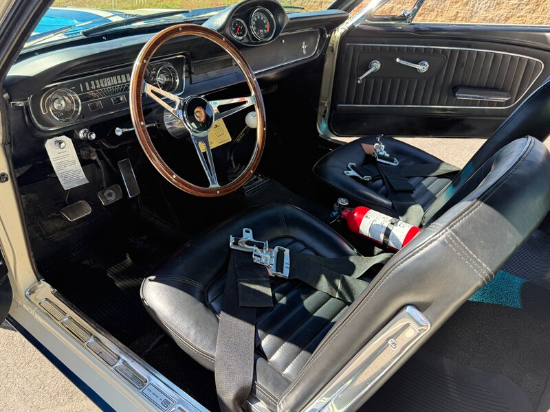 Ford-Mustang-1965-Black-Black-28