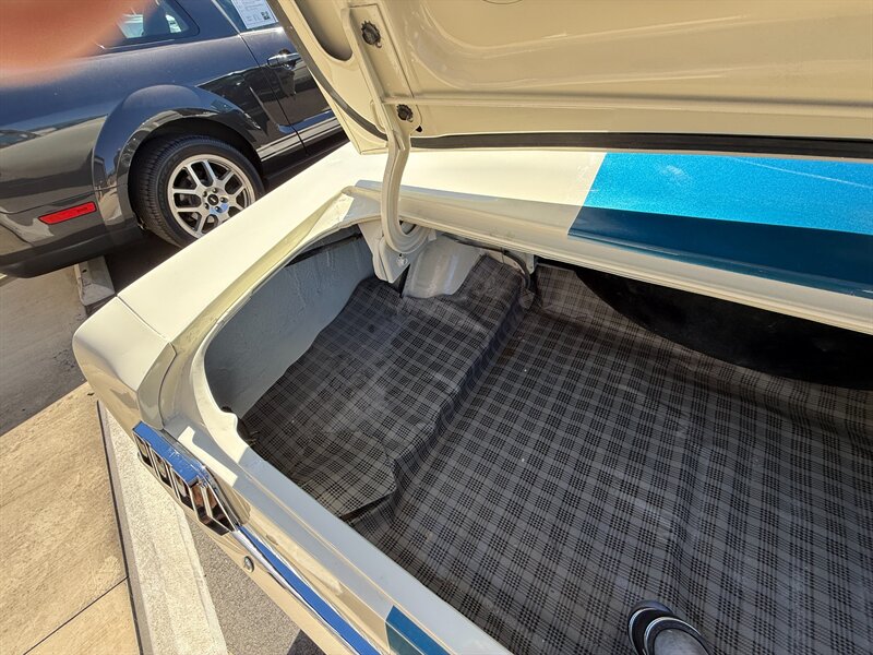 Ford-Mustang-1965-Black-Black-38