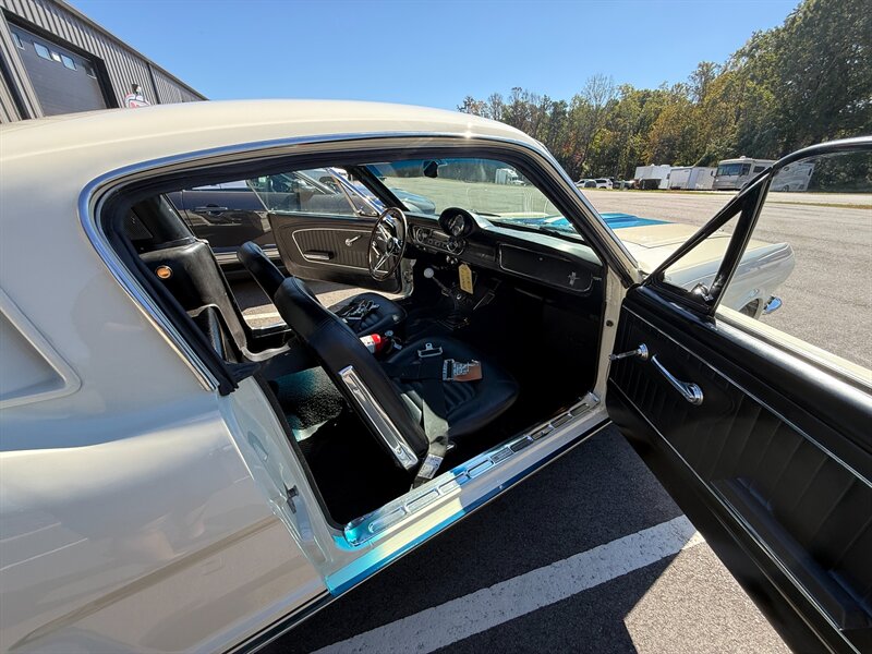 Ford-Mustang-1965-Black-Black-40