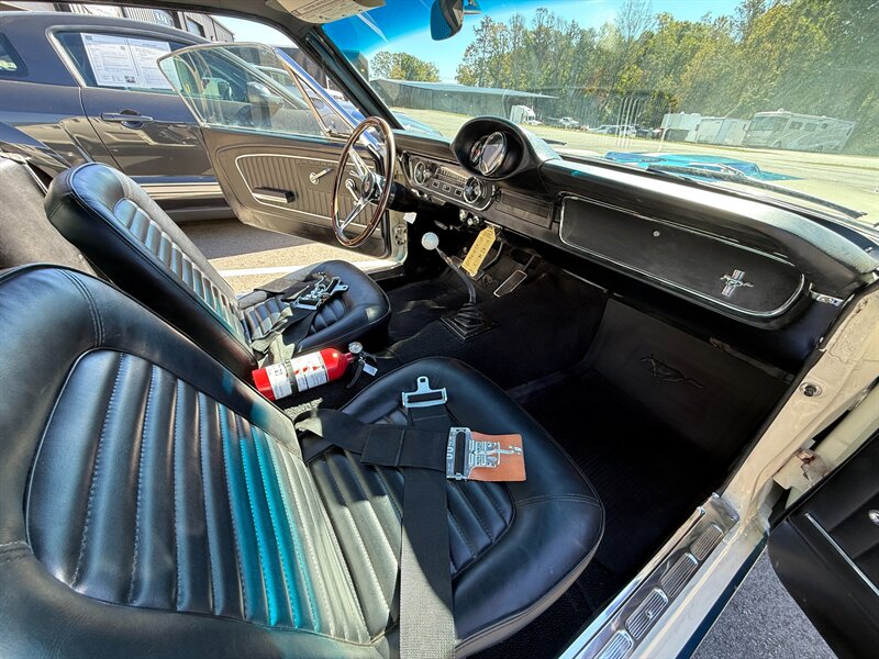 Ford-Mustang-1965-Black-Black-42