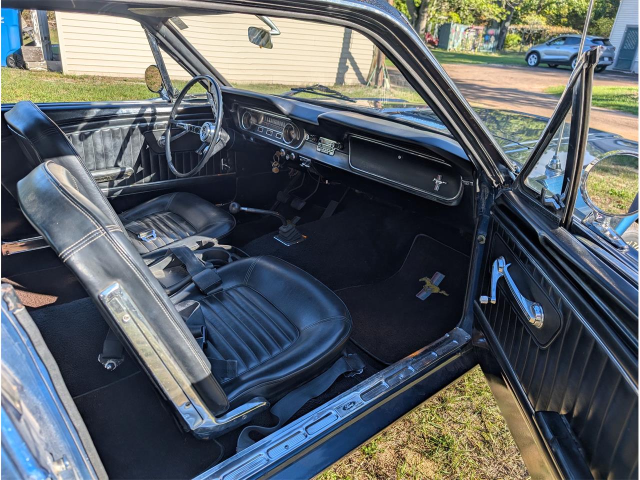 Ford-Mustang-1965-Caspian-Blue-Black-9
