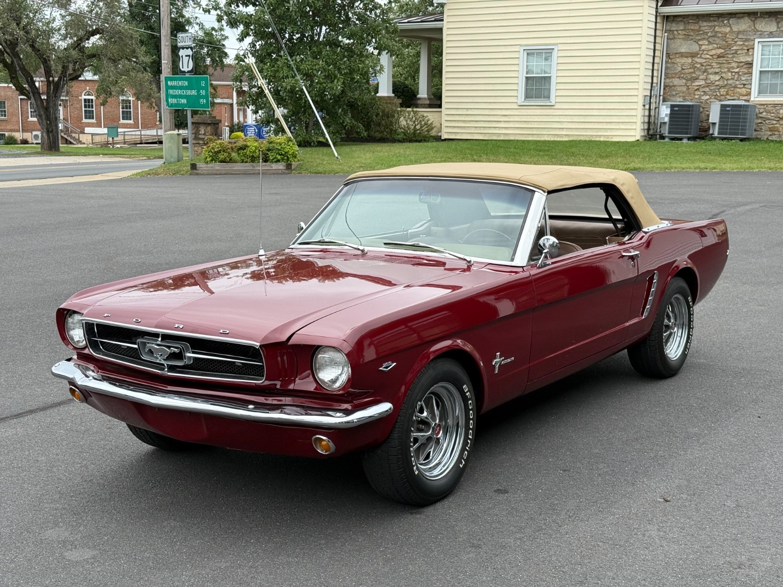 Ford-Mustang-1965-Convertible-11