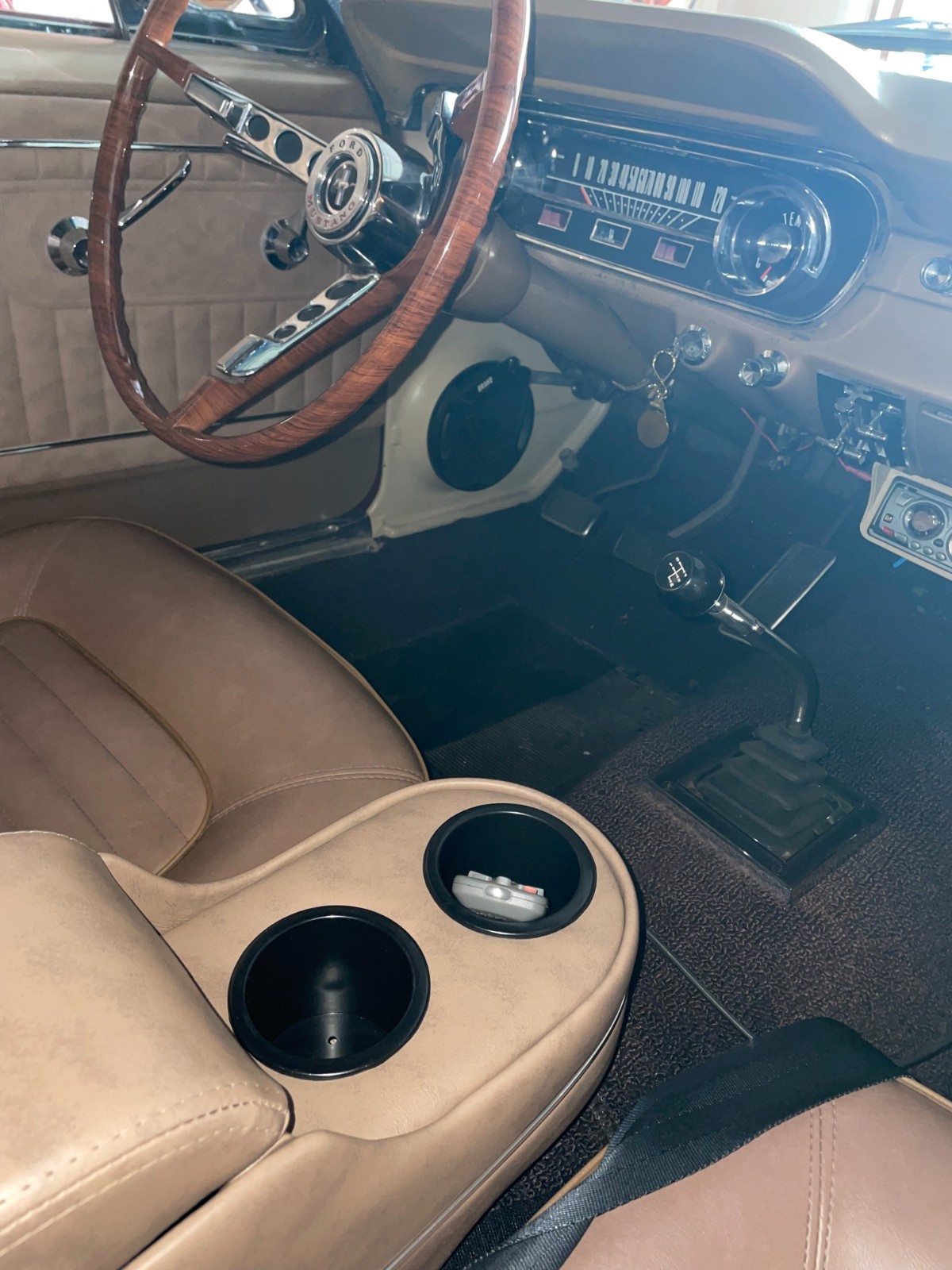 Ford-Mustang-1965-Convertible-16