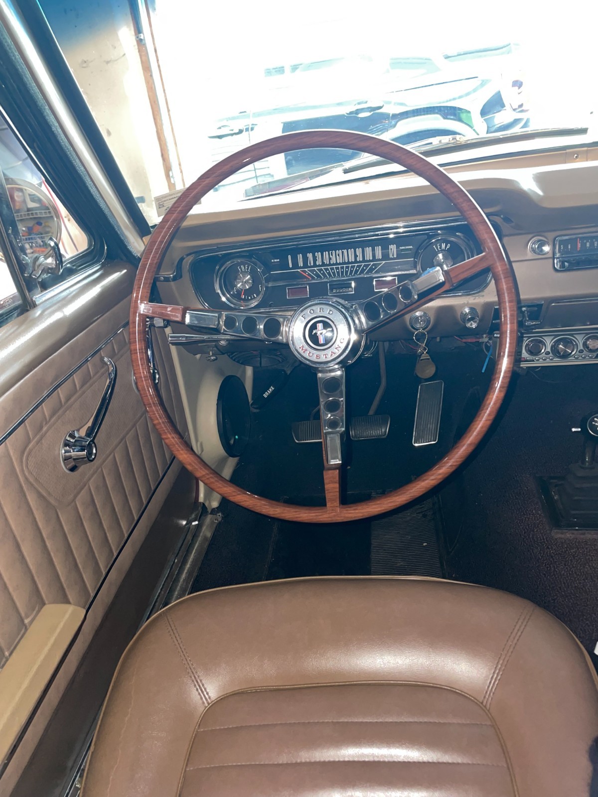 Ford-Mustang-1965-Convertible-17