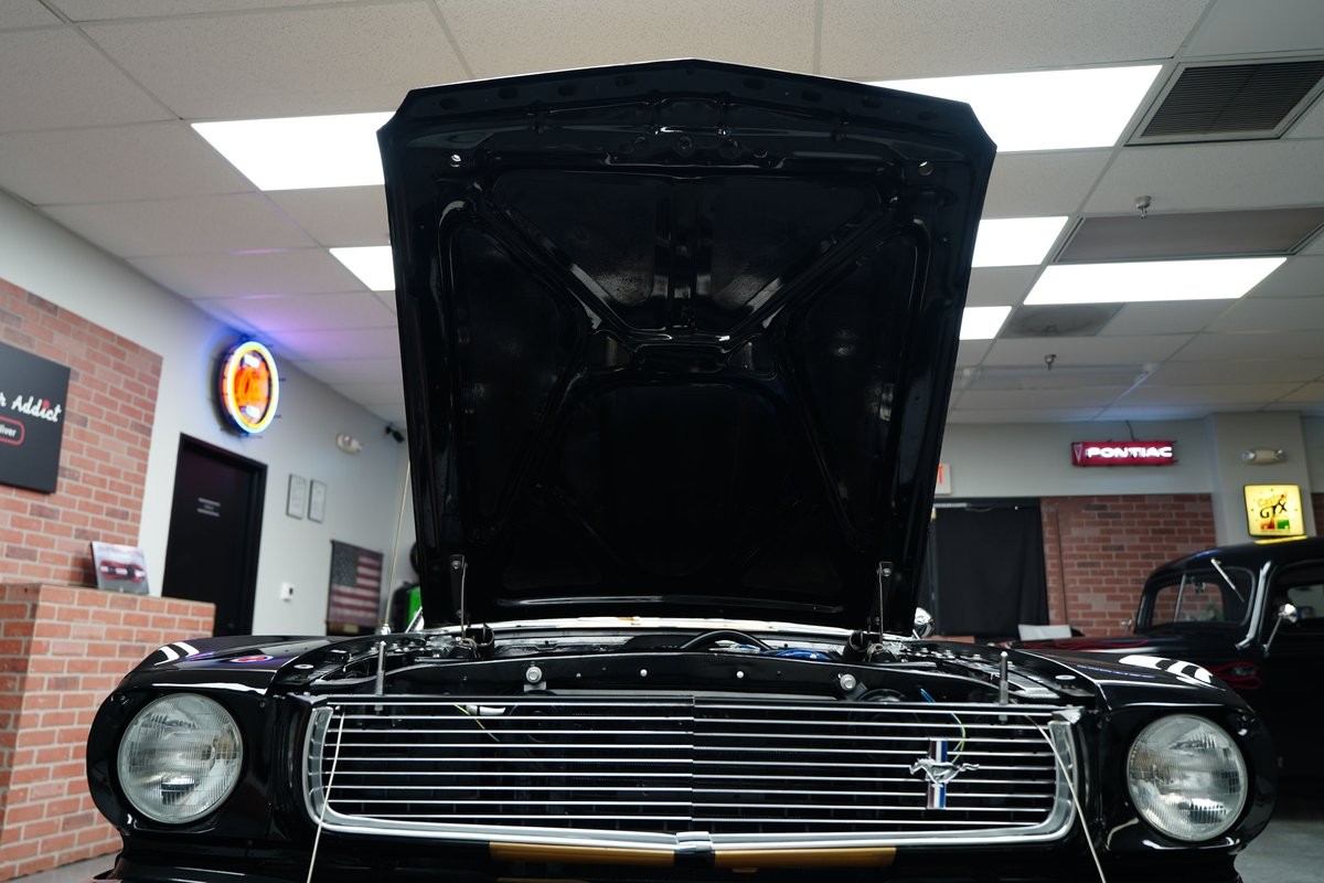 Ford-Mustang-1965-Coupe-18