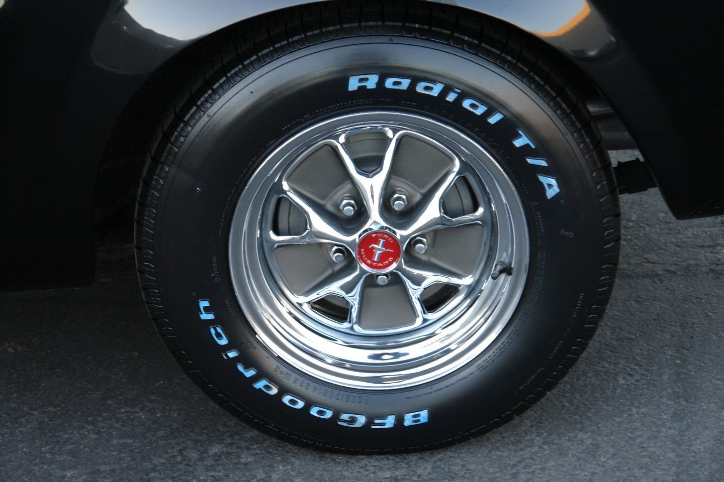 Ford-Mustang-1965-Coupe-25