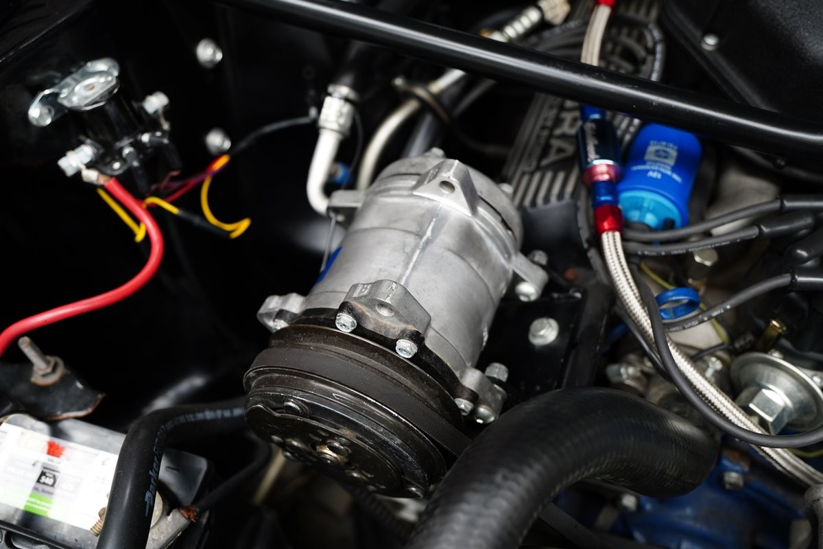 Ford-Mustang-1965-Coupe-28