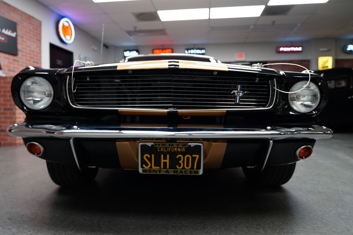 Ford-Mustang-1965-Coupe-35