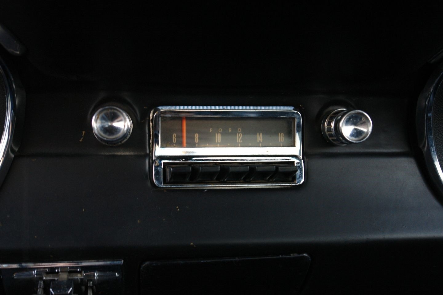 Ford-Mustang-1965-Coupe-35