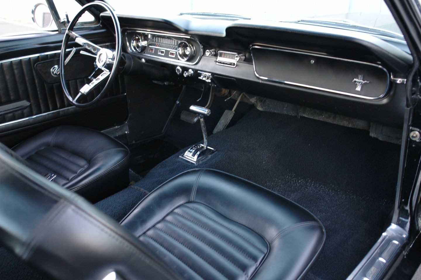 Ford-Mustang-1965-Coupe-39