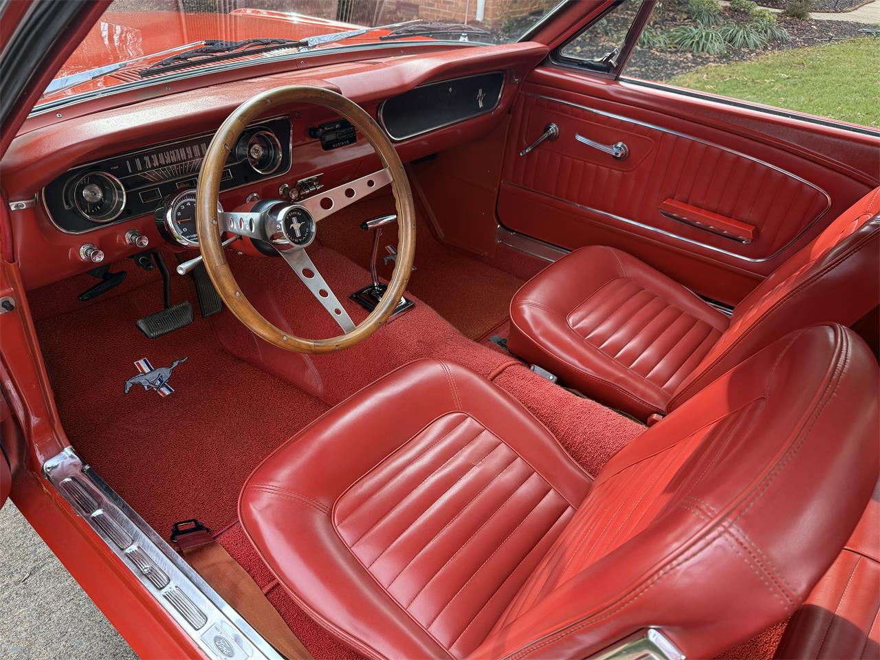 Ford-Mustang-1965-Rangoon-Red-Red-28