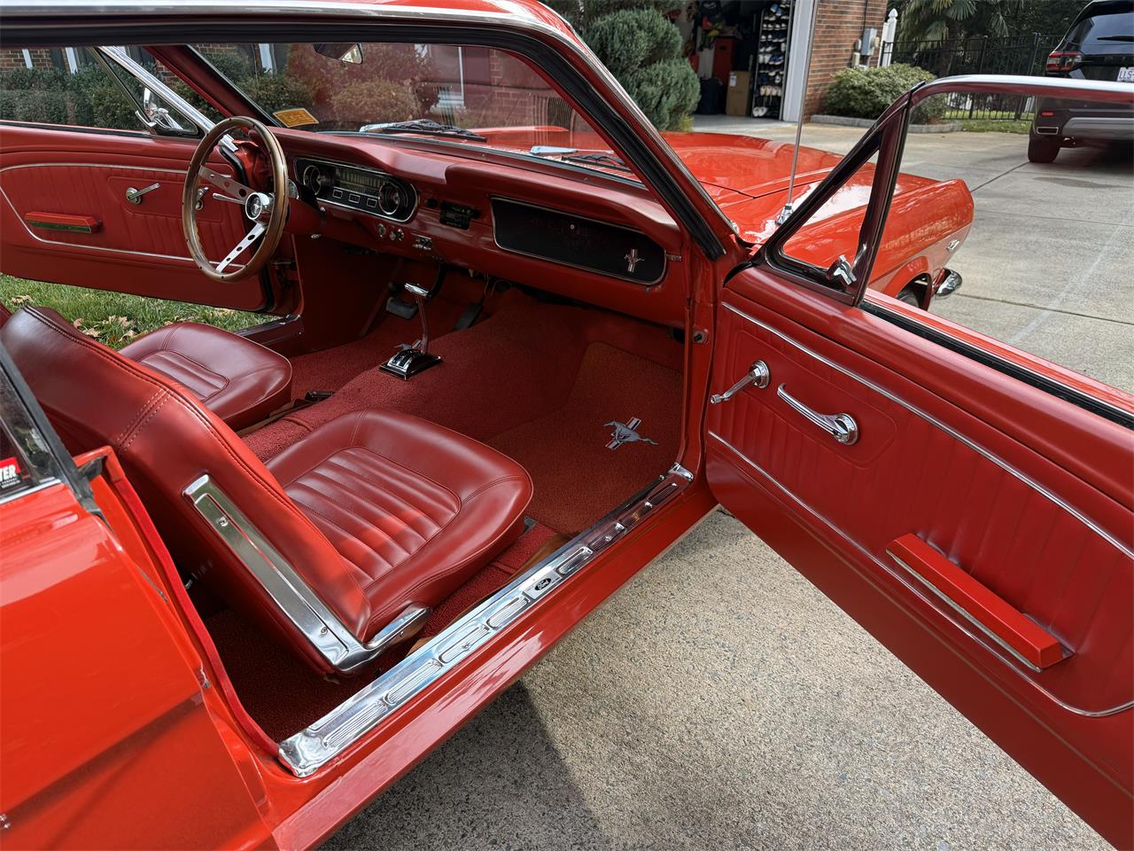 Ford-Mustang-1965-Rangoon-Red-Red-7