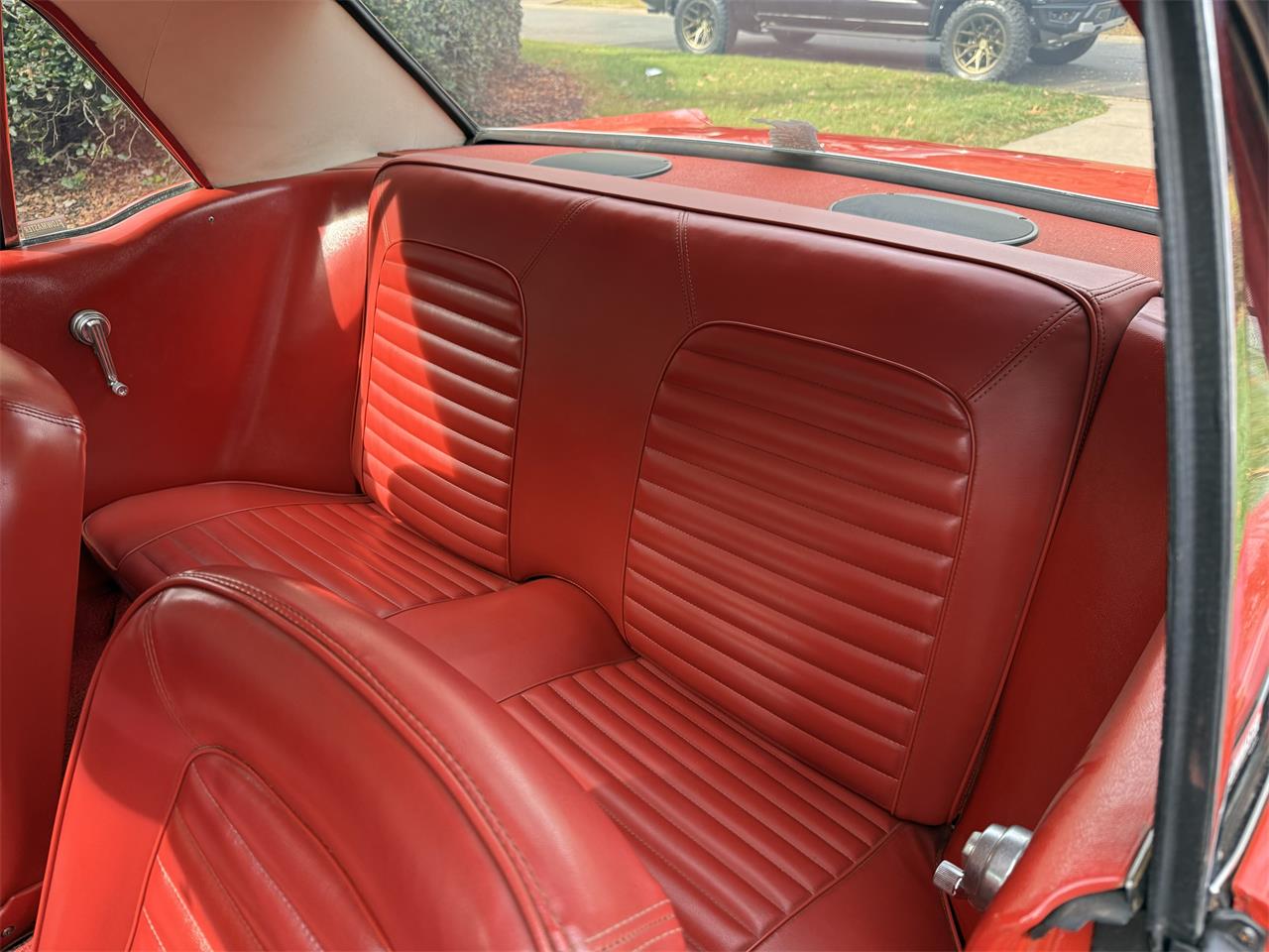 Ford-Mustang-1965-Rangoon-Red-Red-9