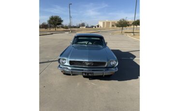 Ford-Mustang-1966-Blue-Blue-and-white-2