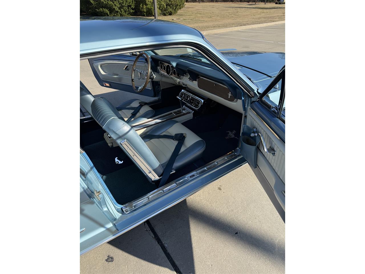 Ford-Mustang-1966-Blue-Blue-and-white-24