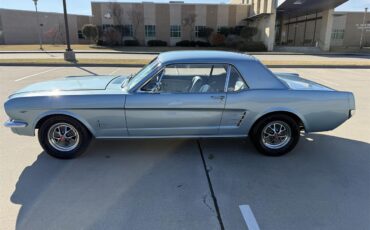 Ford-Mustang-1966-Blue-Blue-and-white