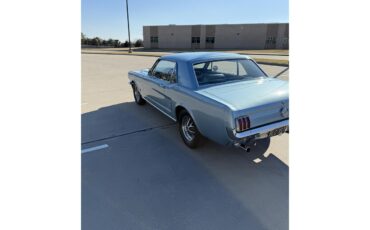 Ford-Mustang-1966-Blue-Blue-and-white-4
